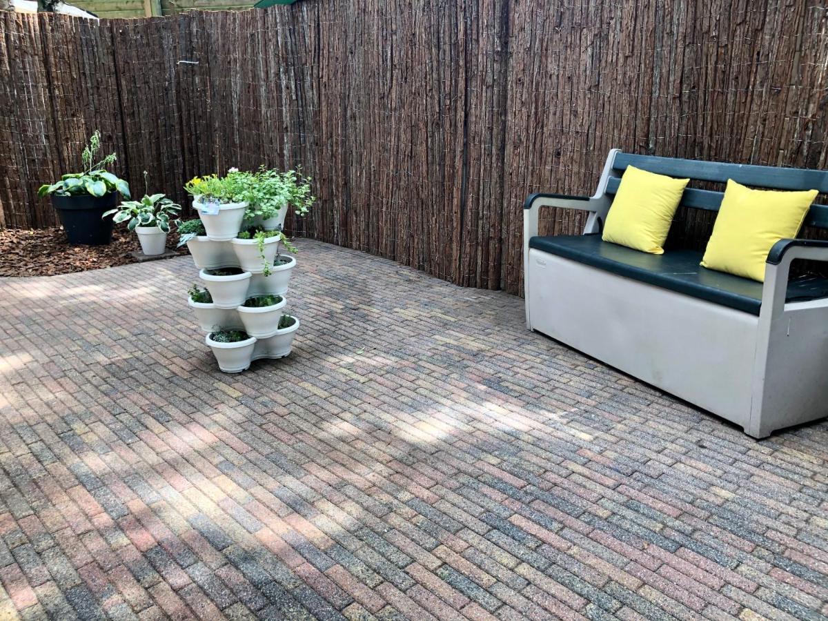 Retro Relax Resort Midden In Het Bos Op De Veluwe In Putten Esterno foto