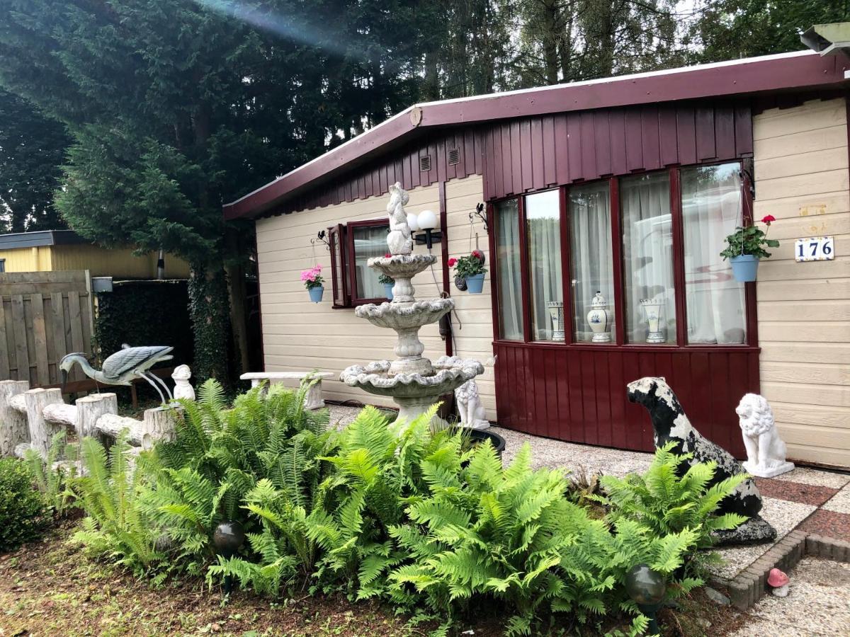 Retro Relax Resort Midden In Het Bos Op De Veluwe In Putten Esterno foto