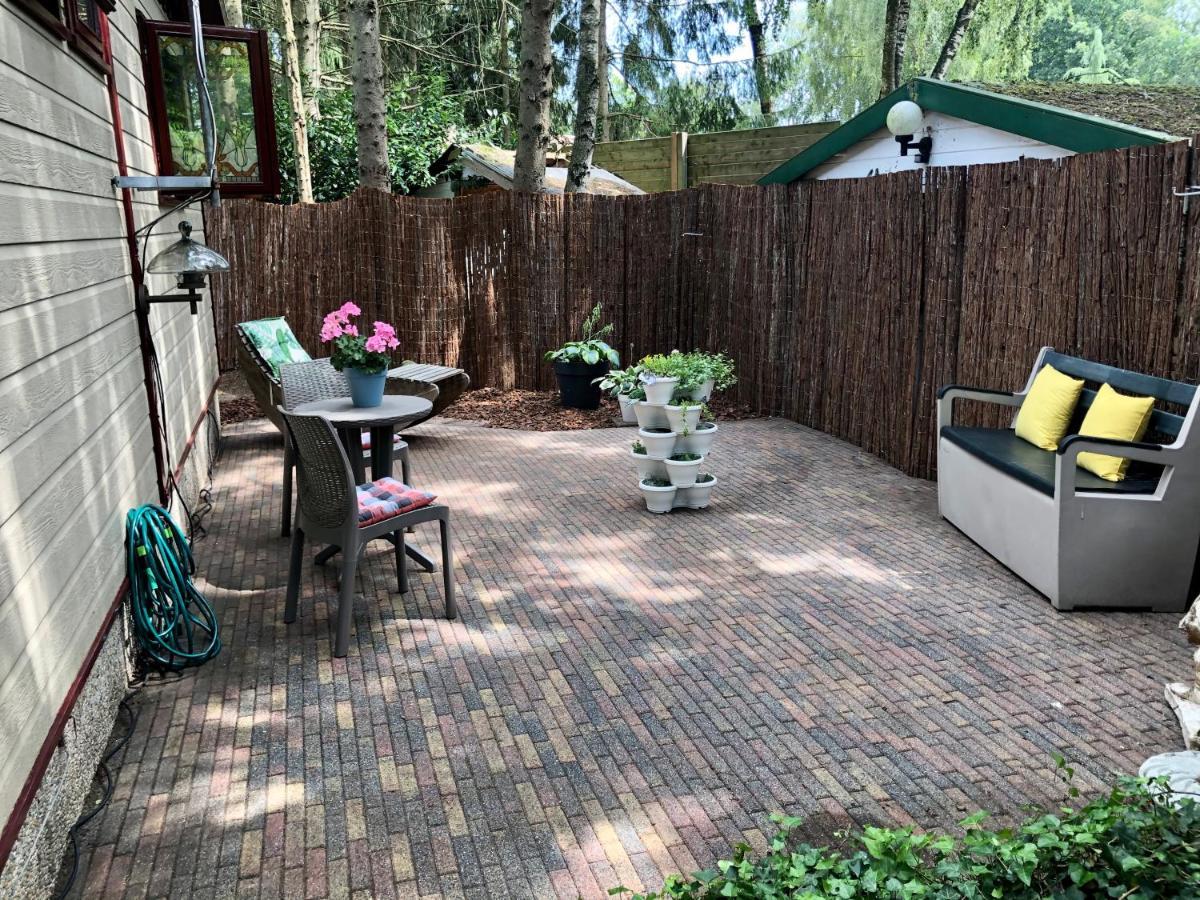 Retro Relax Resort Midden In Het Bos Op De Veluwe In Putten Esterno foto